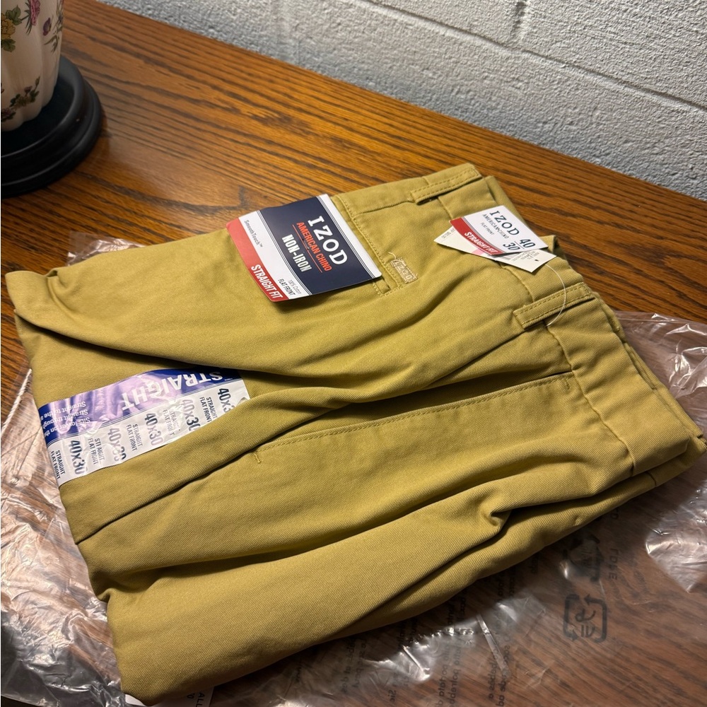IZOD Men’s Khaki Chino Pants | Straight Fit | 40x30 | New with Tags - Picture 2 of 4